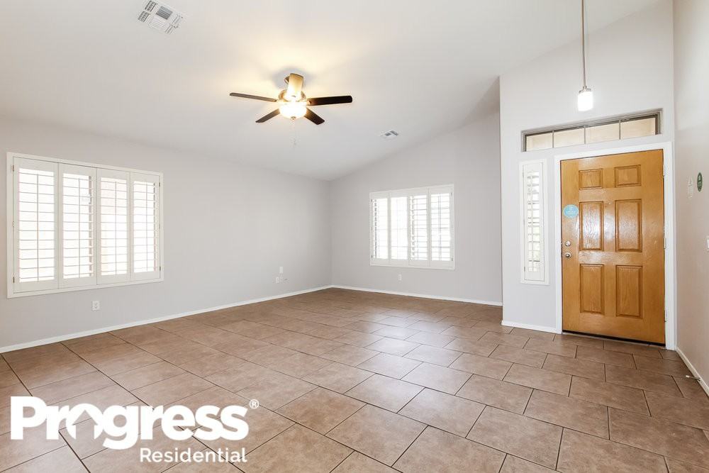 7927 W Hess Ave - Photo 2 of 20