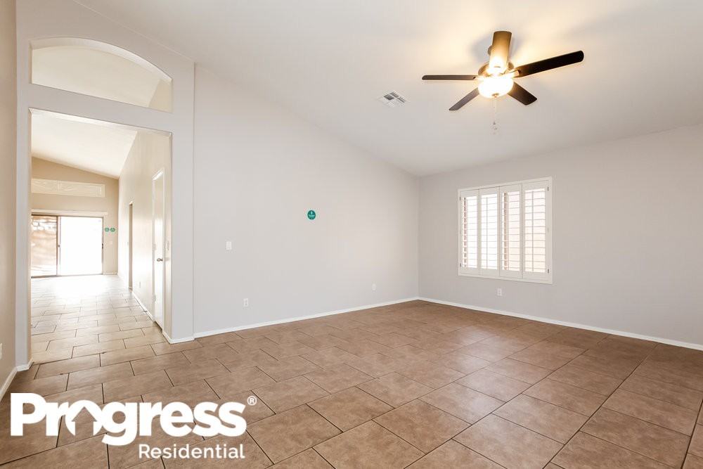 7927 W Hess Ave - Photo 3 of 20