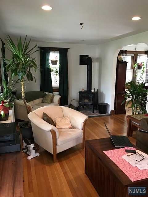 680 Stockton St - Photo 2 of 8