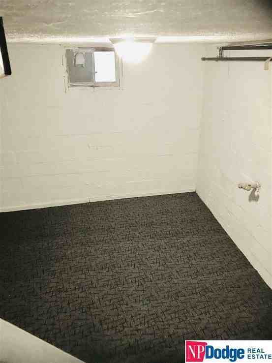 4804 Burt St - Photo 2 of 13