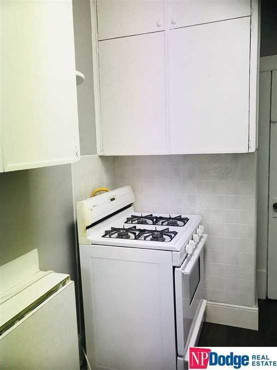 4804 Burt St - Photo 3 of 13