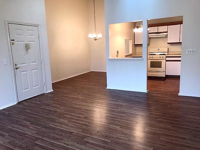 24 Colonial Ct - Photo 2 of 16