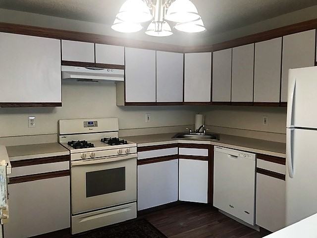 24 Colonial Ct - Photo 3 of 16