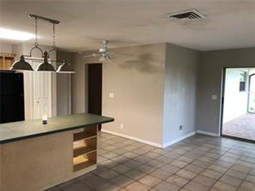 7595 NW 44th St - Photo 2 of 5