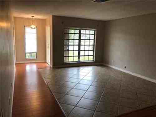 7595 NW 44th St - Photo 3 of 5