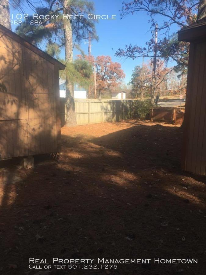 102 Rockyreef Cir - Photo 2 of 16