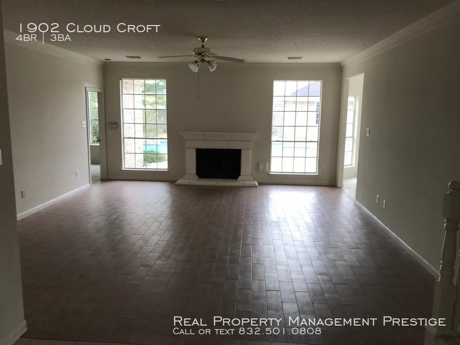 1902 Cloud Croft Dr - Photo 3 of 17