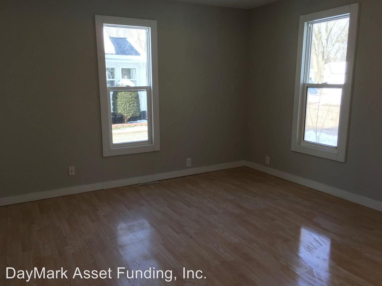 611 15th Ave - Photo 2 of 9