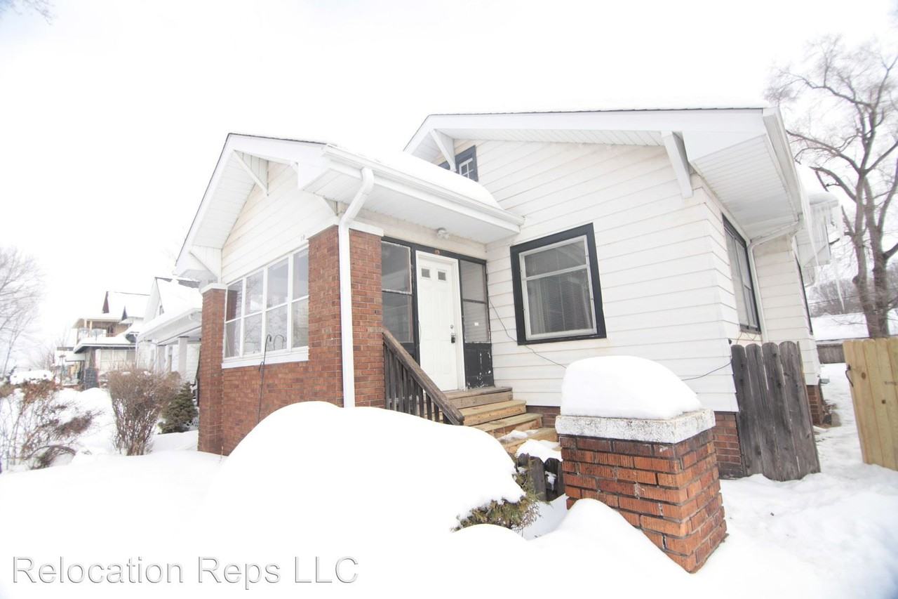 1041 12th St - Photo 3 of 23