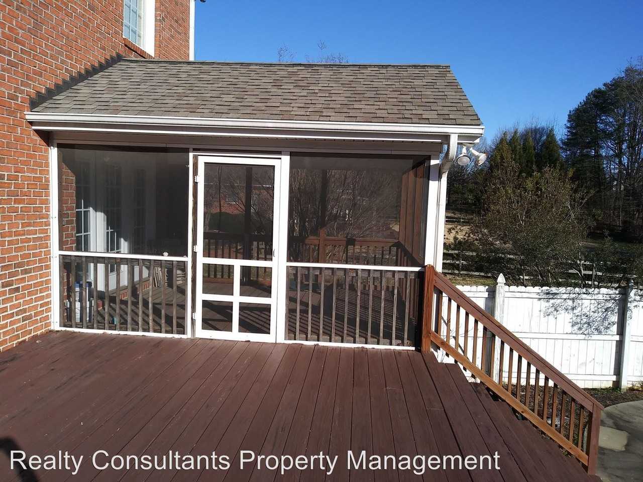 705 Chestnut Hill Ct - Photo 2 of 33