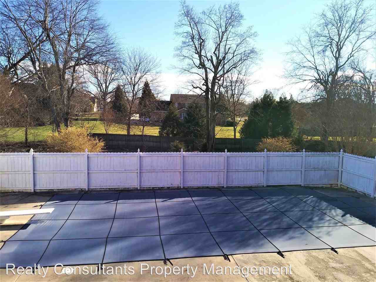 705 Chestnut Hill Ct - Photo 3 of 33