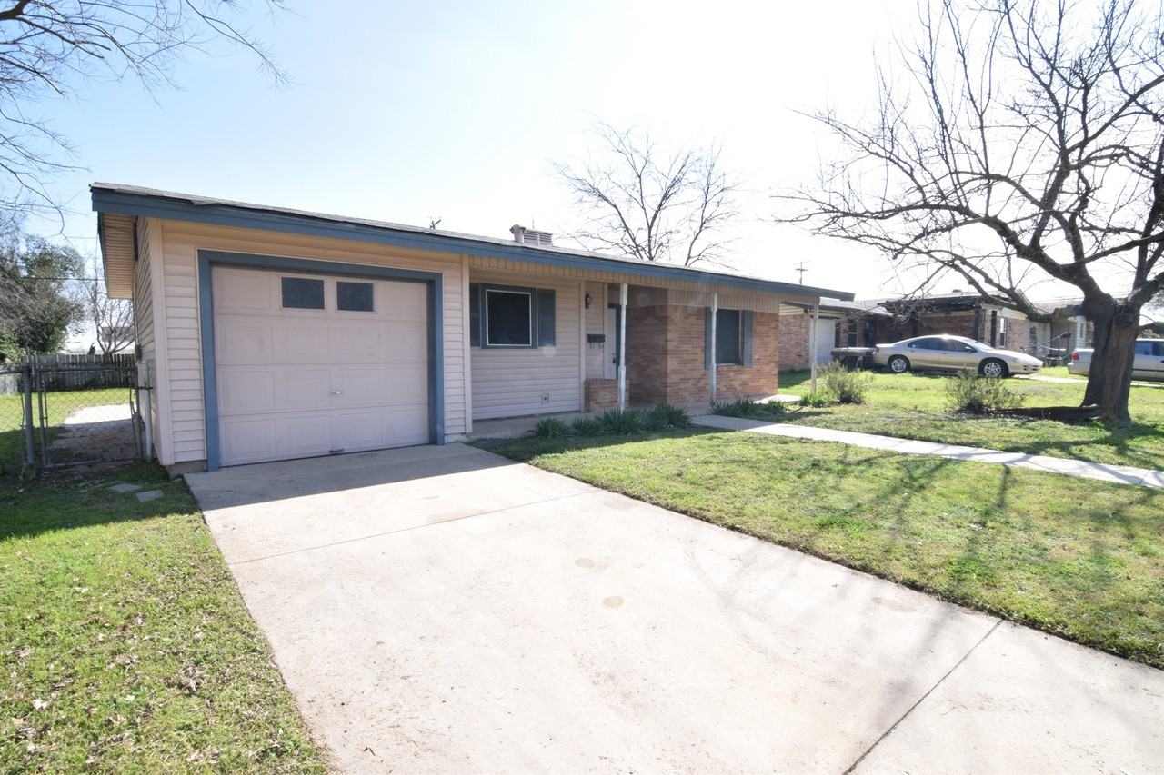 1124 Chippendale Dr - Photo 2 of 16