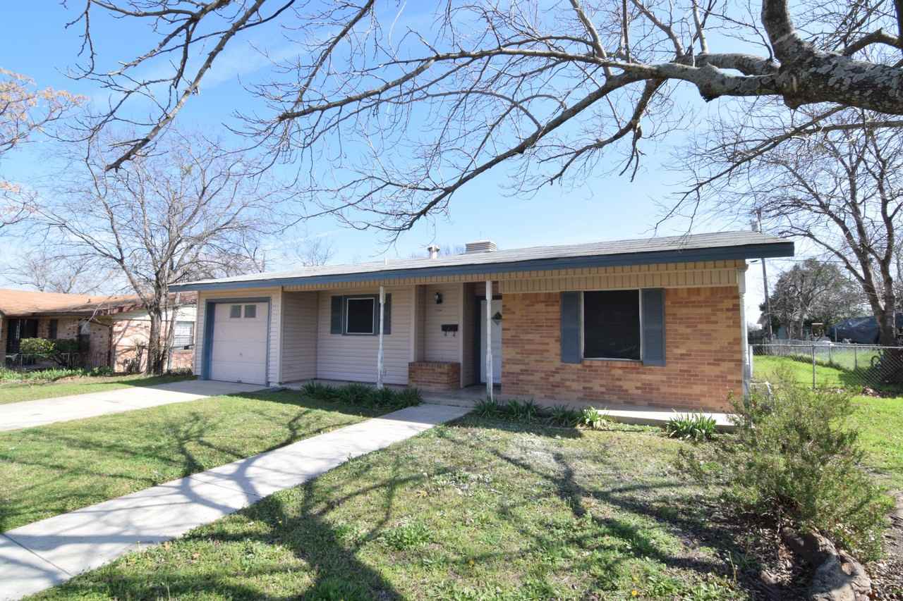 1124 Chippendale Dr - Photo 3 of 16