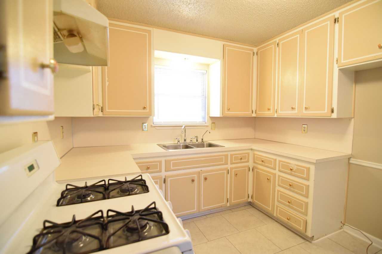 1124 Chippendale Dr - Photo 4 of 16