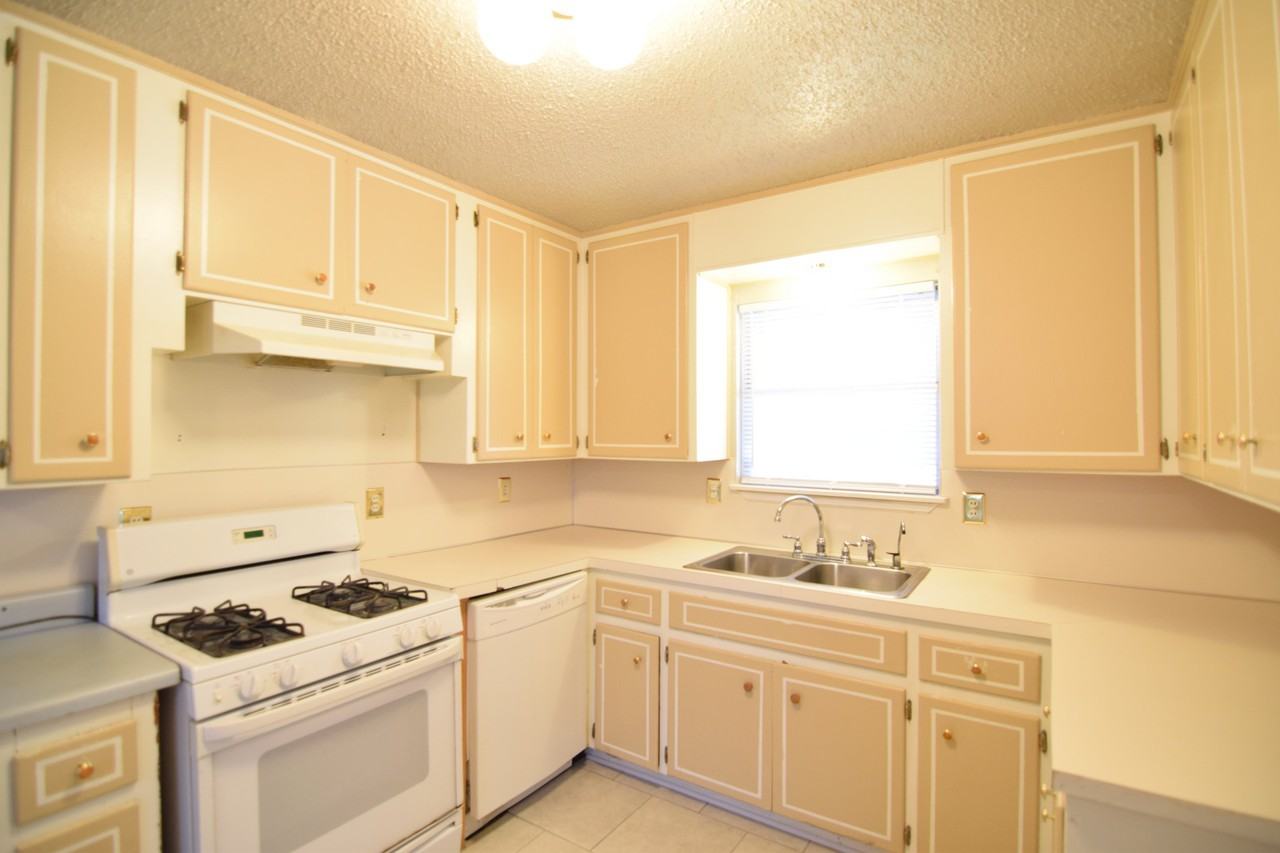 1124 Chippendale Dr - Photo 5 of 16