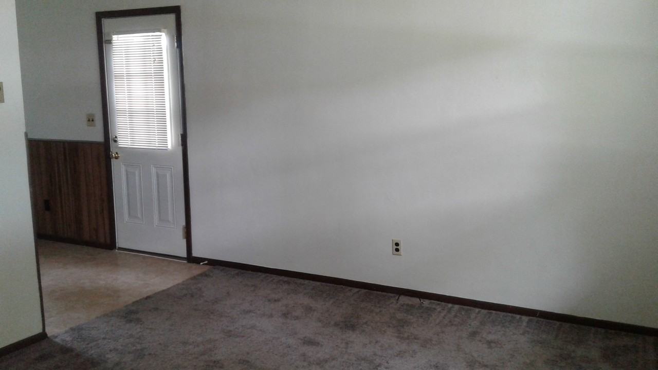 400 Smith St - Photo 2 of 7