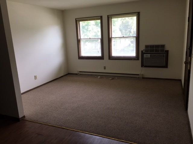 233 W Grant St - Photo 2 of 4