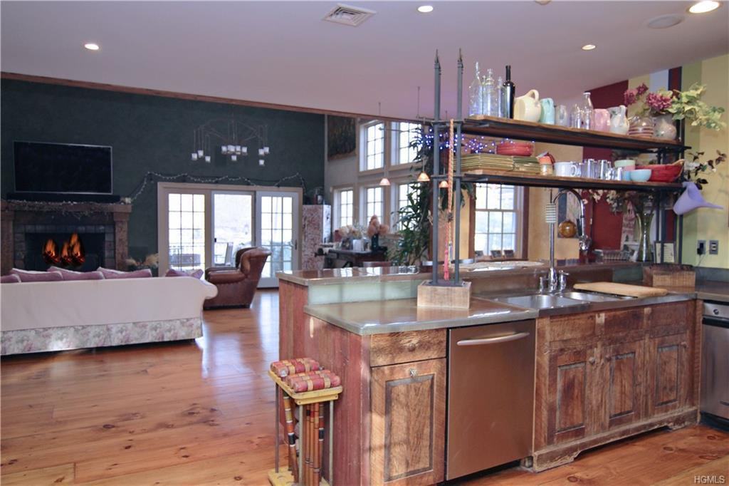 189 S Mountain Rd - Photo 3 of 34