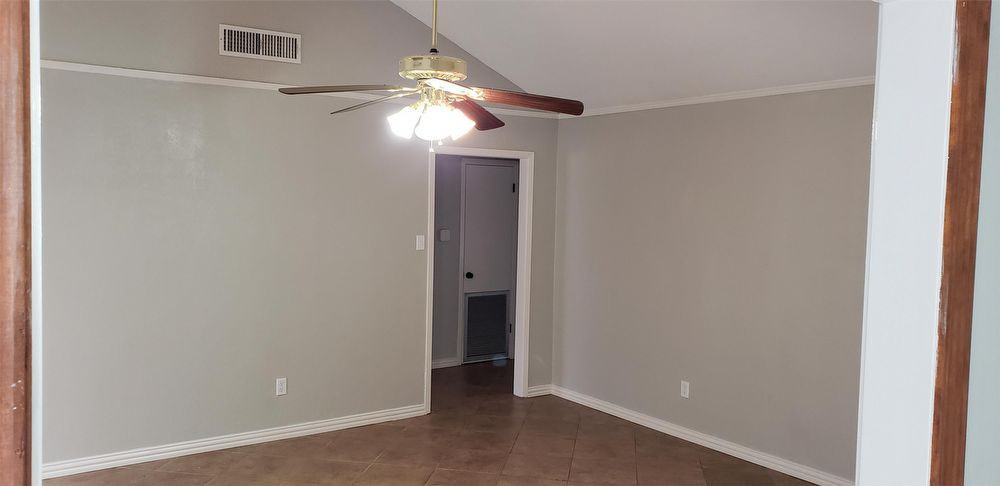 490 Adsit St - Photo 2 of 15