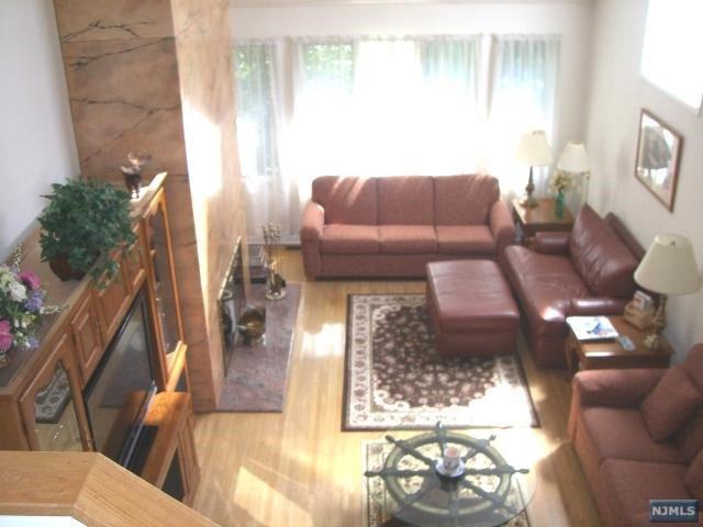 23 Pamrapo Ct E - Photo 2 of 11