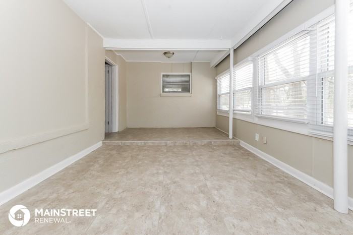 6104 Holiday Blvd - Photo 2 of 15
