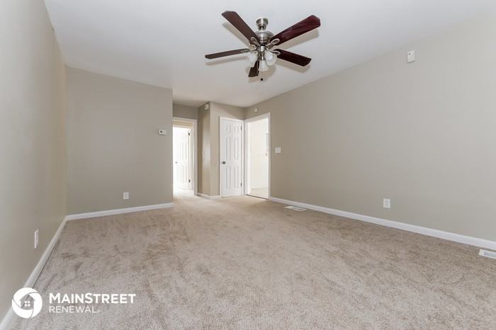 6104 Holiday Blvd - Photo 3 of 15