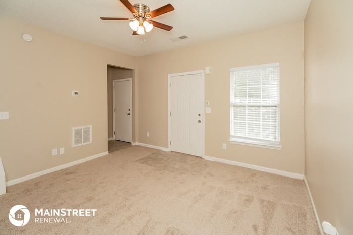 2413 Hackamore Dr - Photo 2 of 15