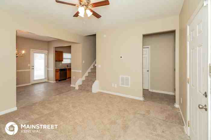 2413 Hackamore Dr - Photo 3 of 15