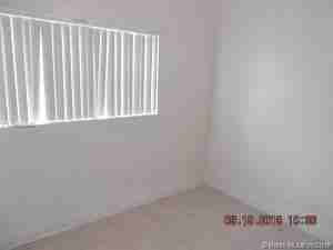 2512 NW 9th Ct - Photo 2 of 13