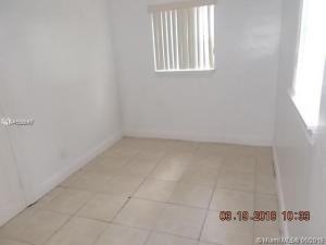 2512 NW 9th Ct - Photo 3 of 13