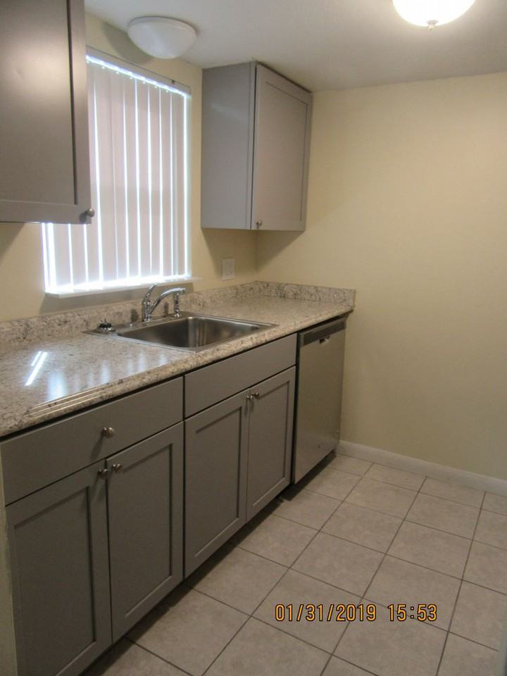 50 Masters Drive Unit C - Photo 3 of 16