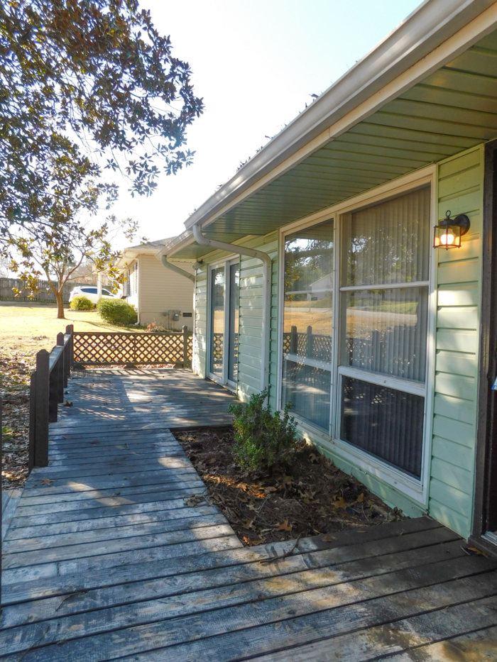 1636 59th Ave E - Photo 2 of 8