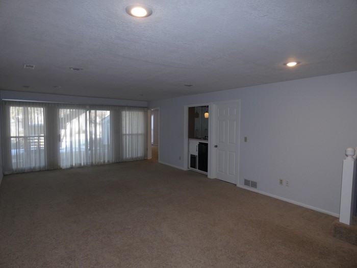 9625 N Locust Ct - Photo 3 of 18