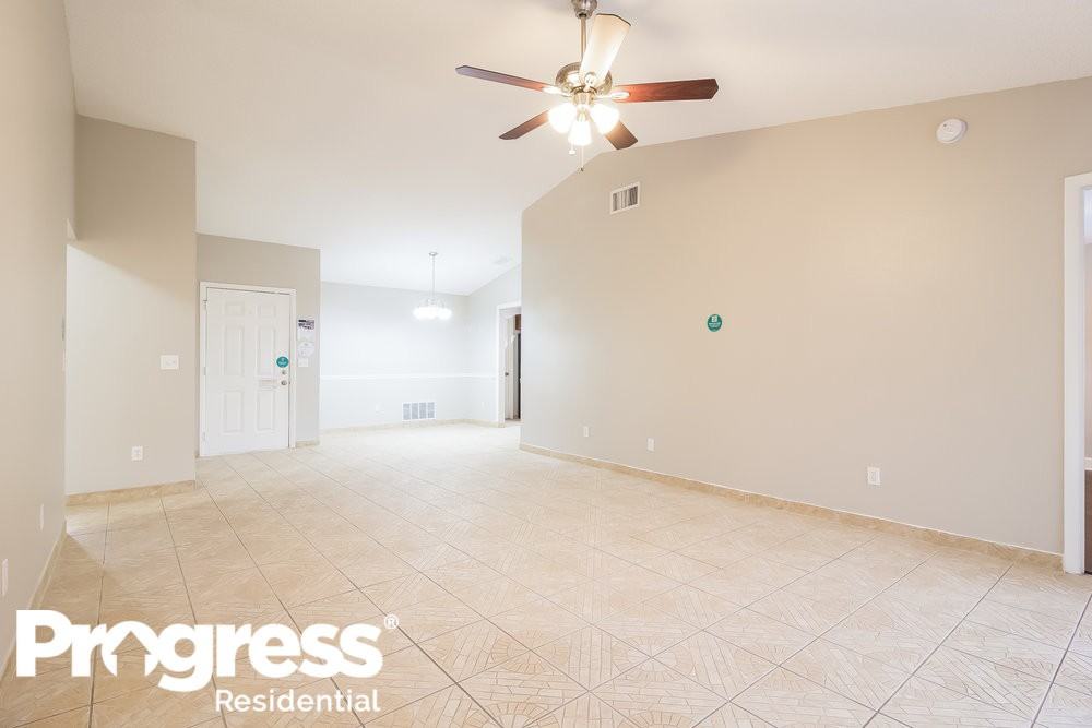 11909 Desmar Ct - Photo 3 of 14