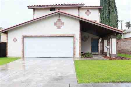 205 W 2nd St - Photo 3 of 24