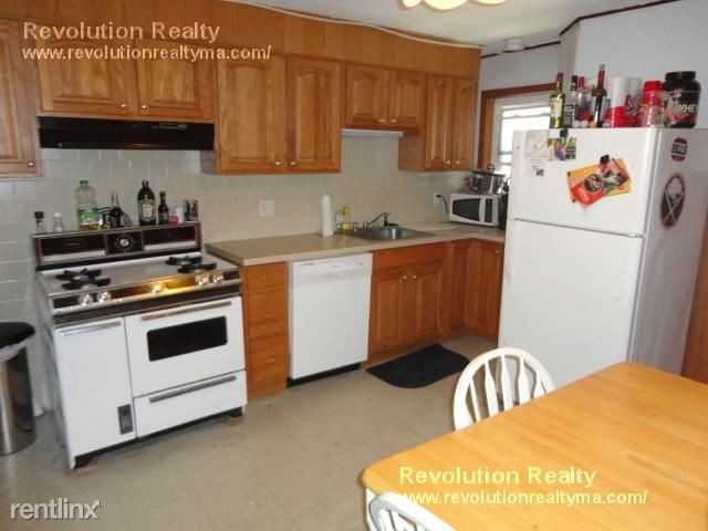 170 Salem St - Photo 2 of 6