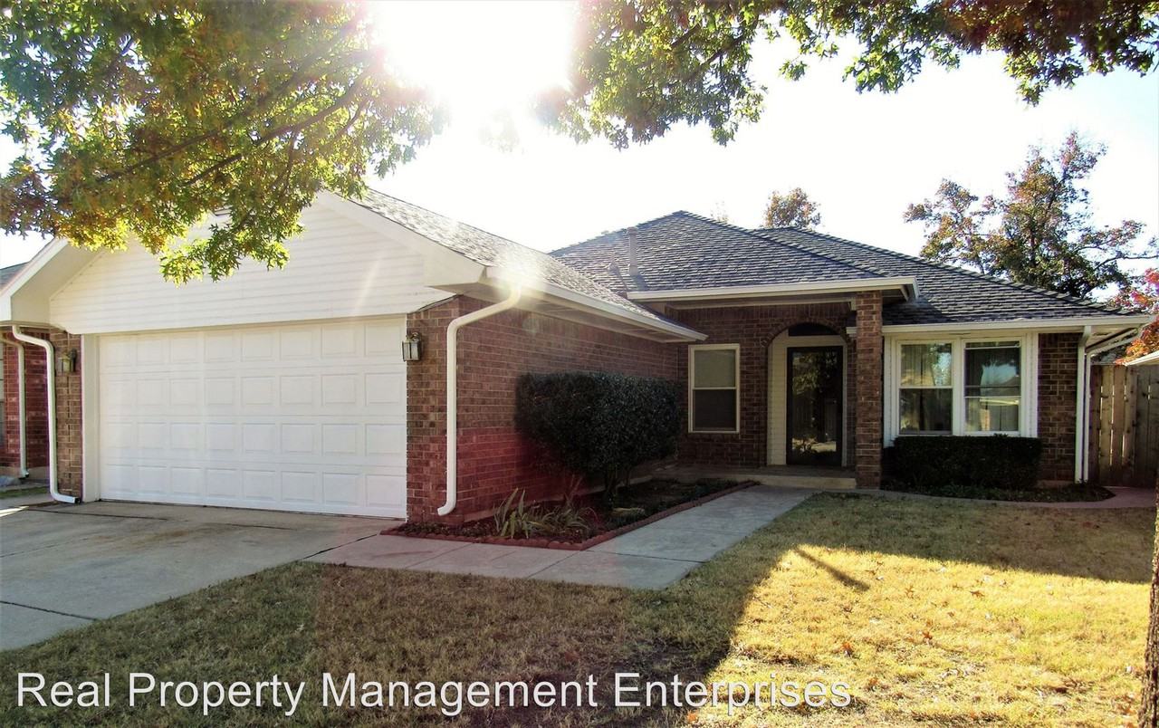 7728 NW 105th Terrace - Photo 3 of 19