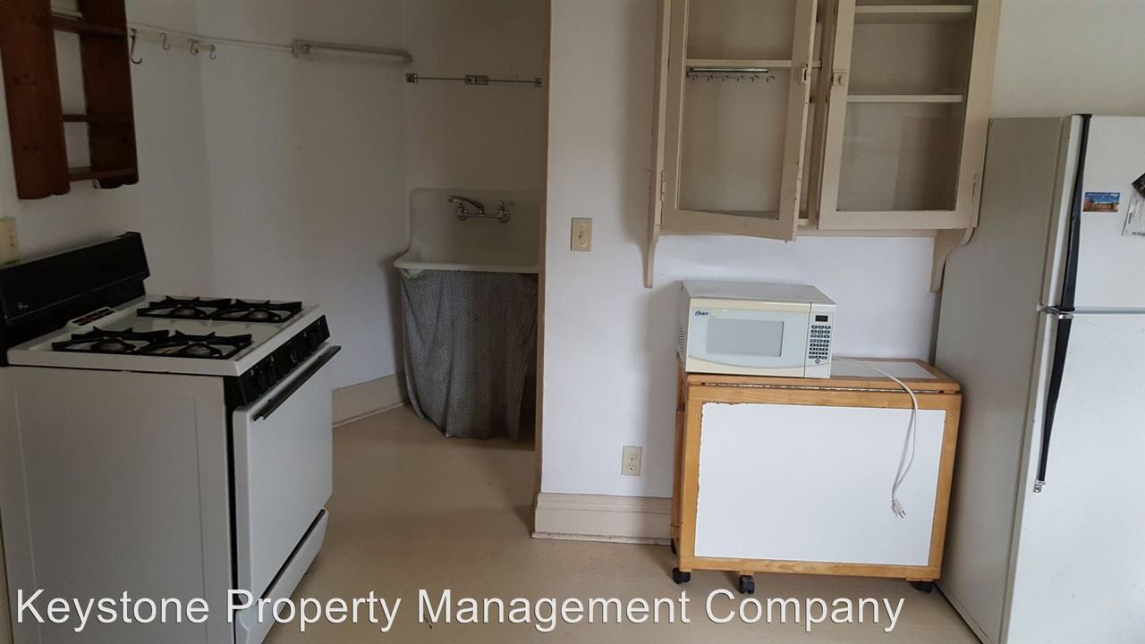 202 Bloomington Street - Photo 3 of 5