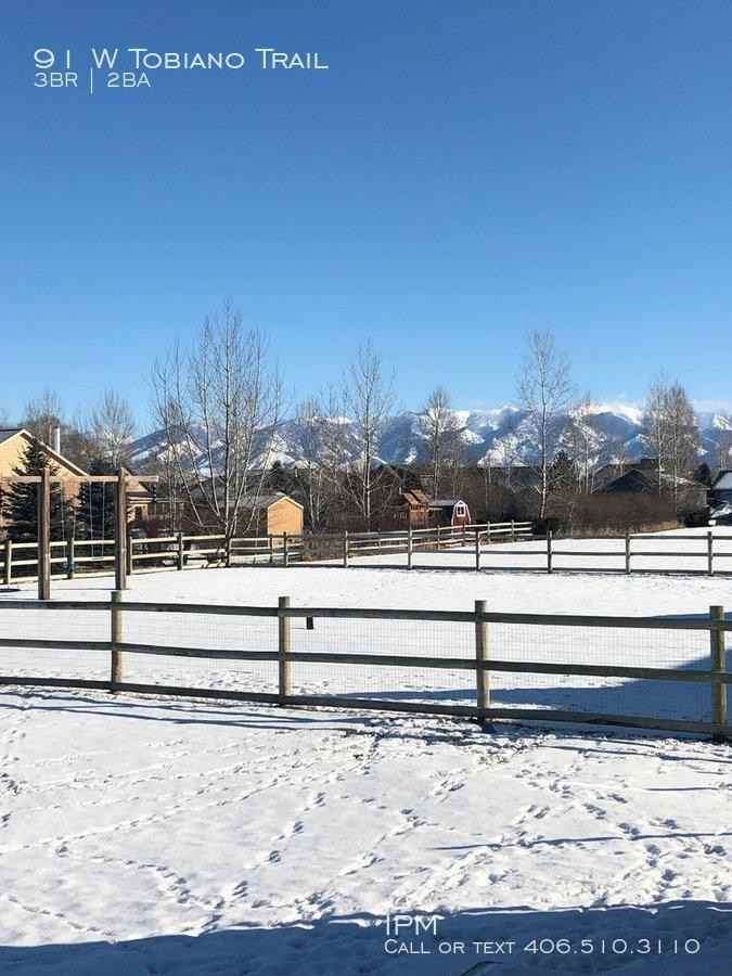 91 W Tobiano Trail - Photo 2 of 11