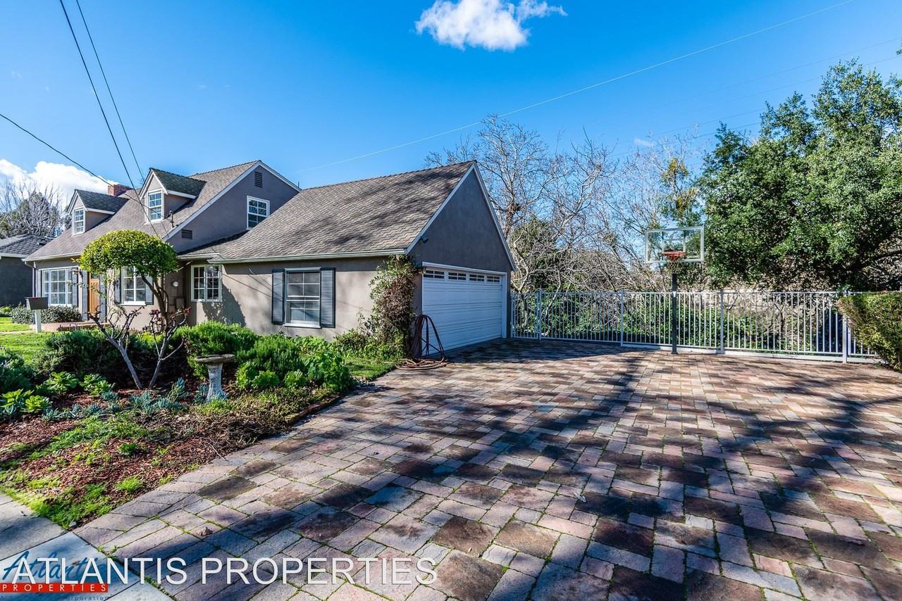 823 Riverside Dr - Photo 2 of 15