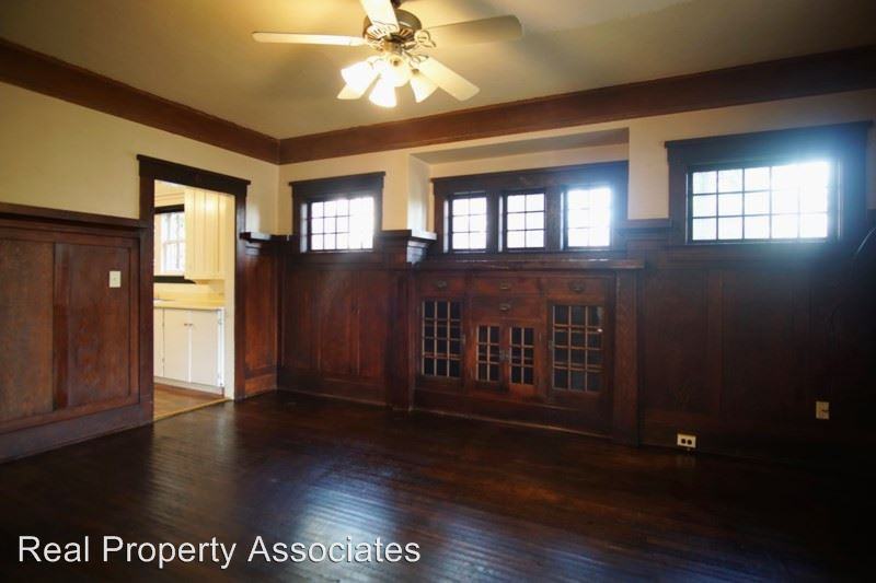 2109 Aurora Ave N - Photo 2 of 11