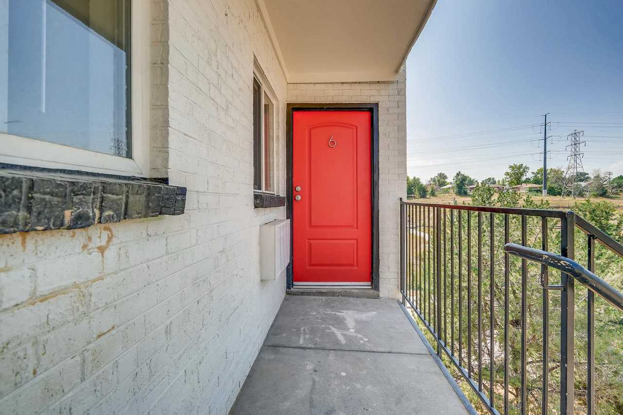 1270 Wolff St - Photo 2 of 17