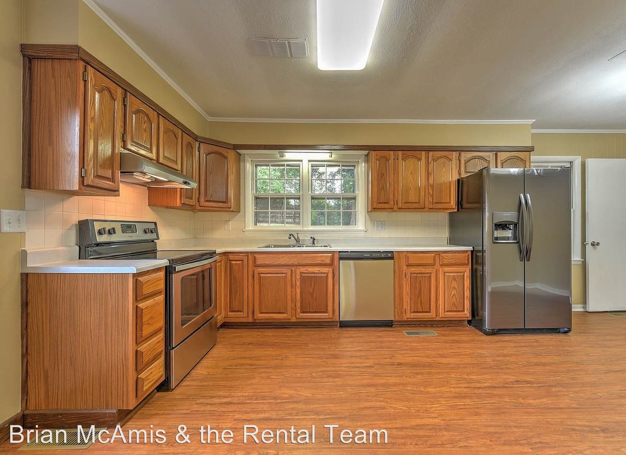 41 Hillside Ct - Photo 3 of 17