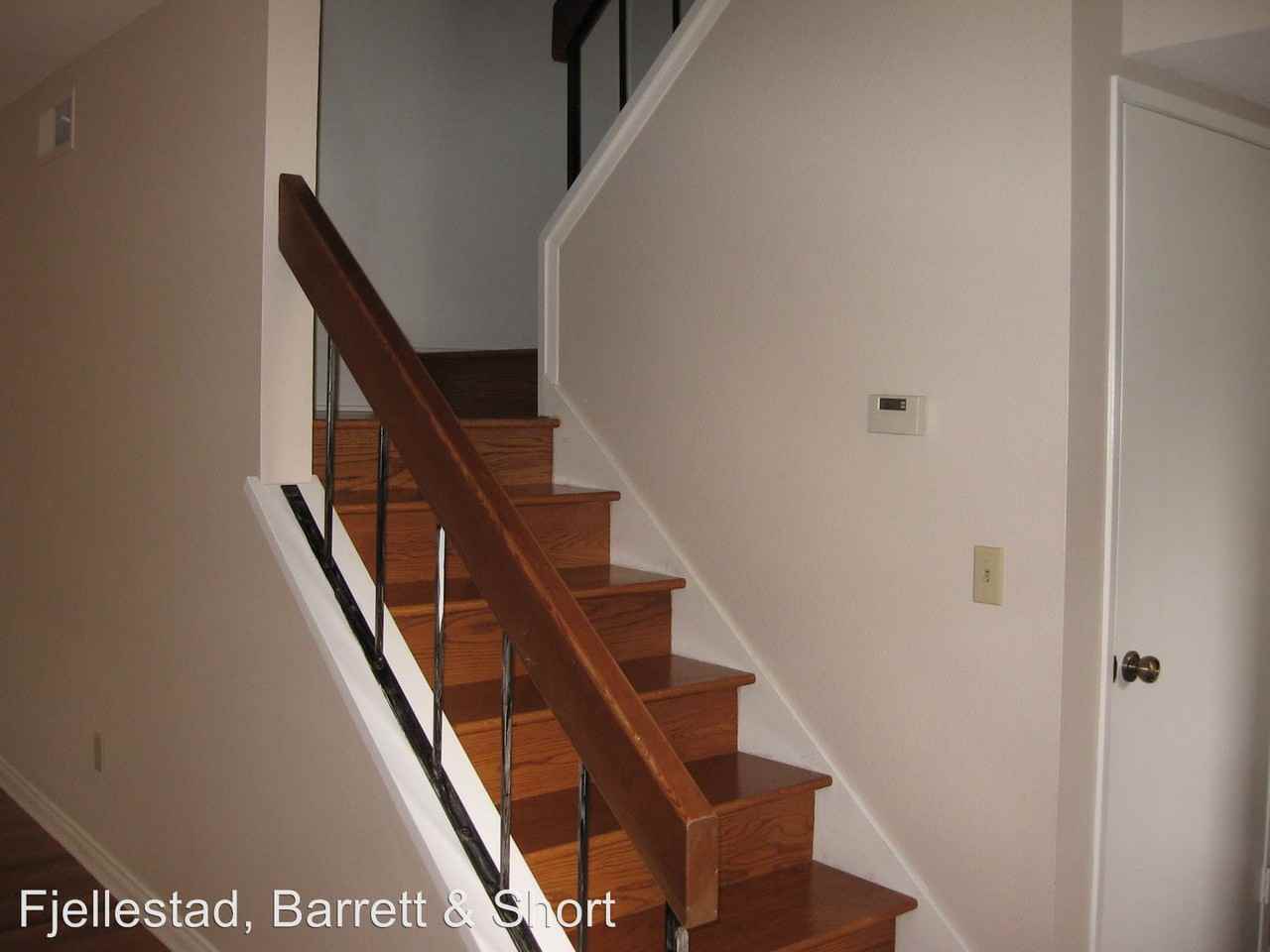 1570 Bridgeview Dr - Photo 3 of 9