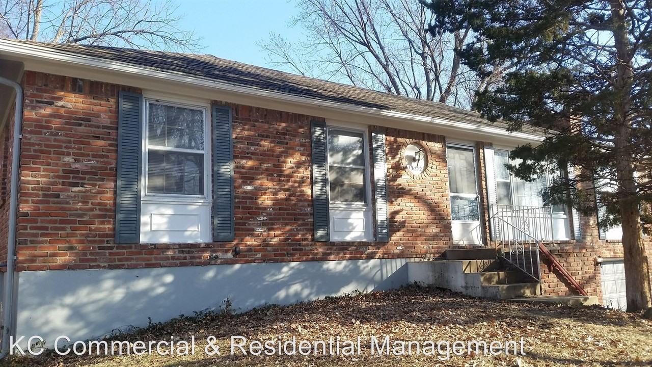 15212 E 43rd St S - Photo 2 of 10
