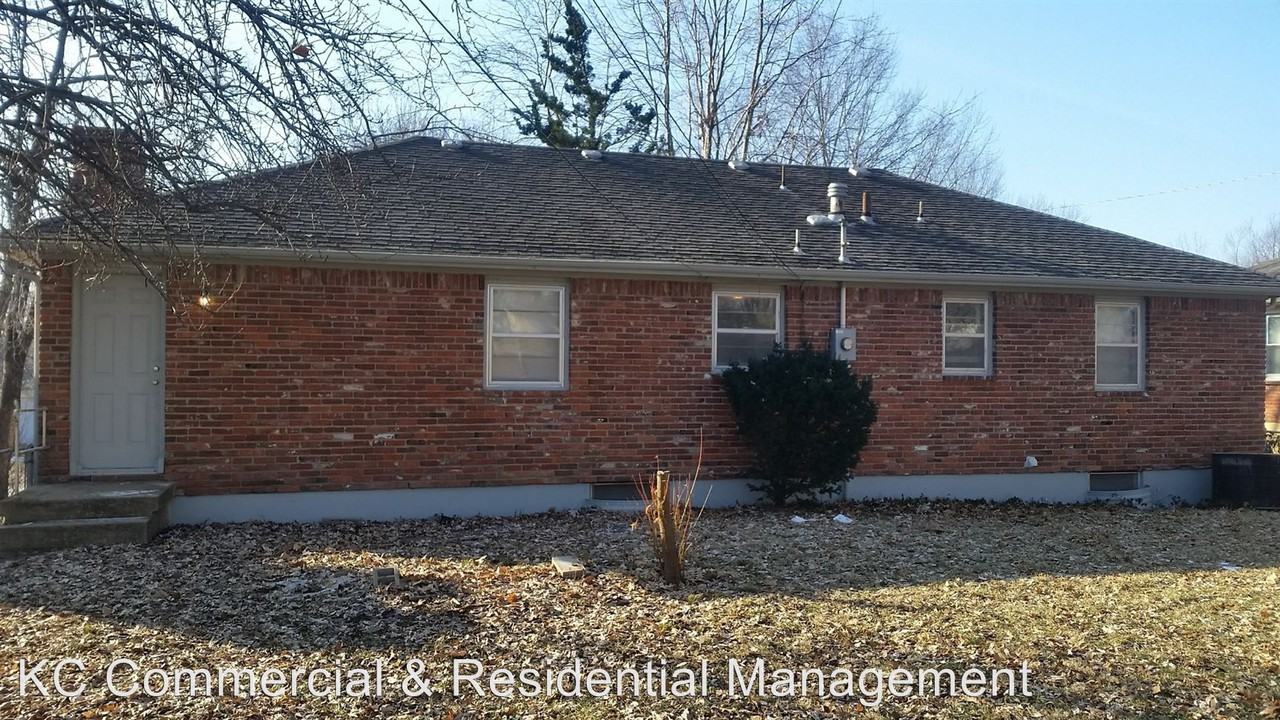 15212 E 43rd St S - Photo 3 of 10