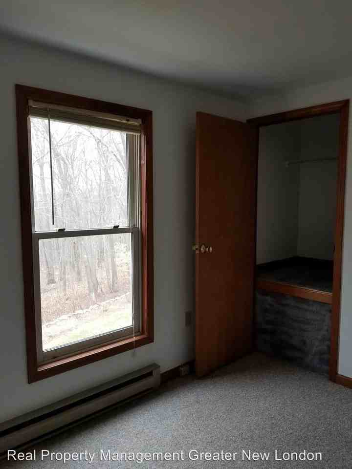 215 New London Turnpike - Photo 2 of 9