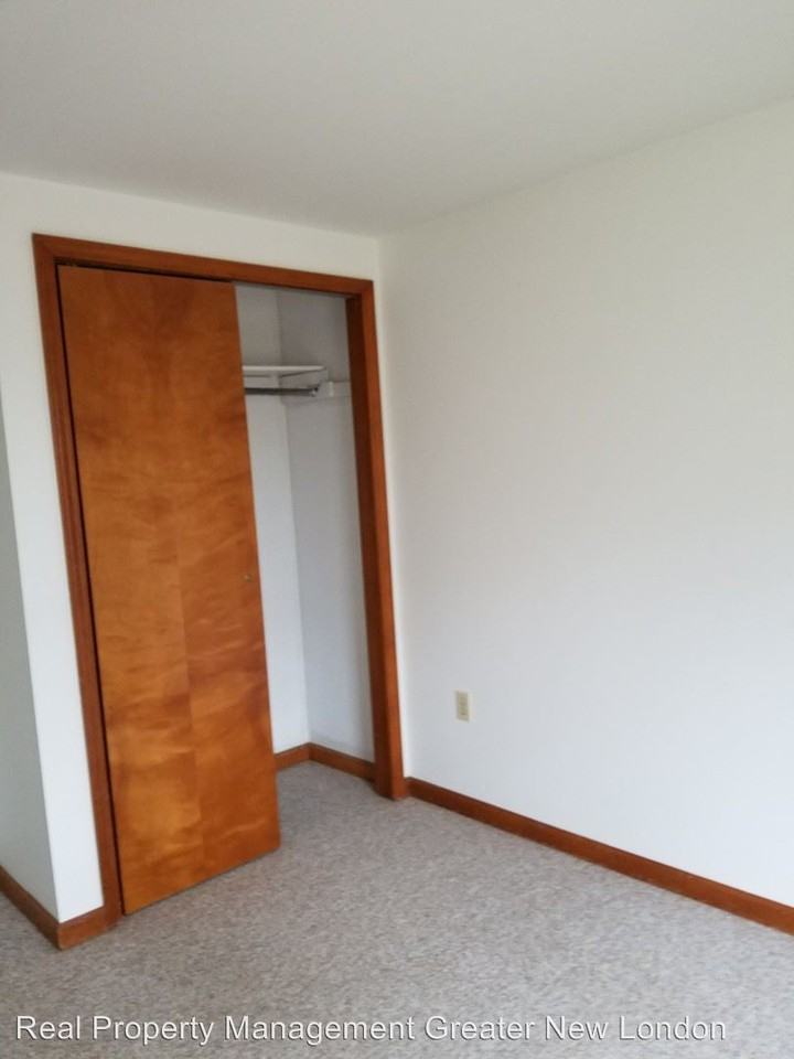 215 New London Turnpike - Photo 3 of 9