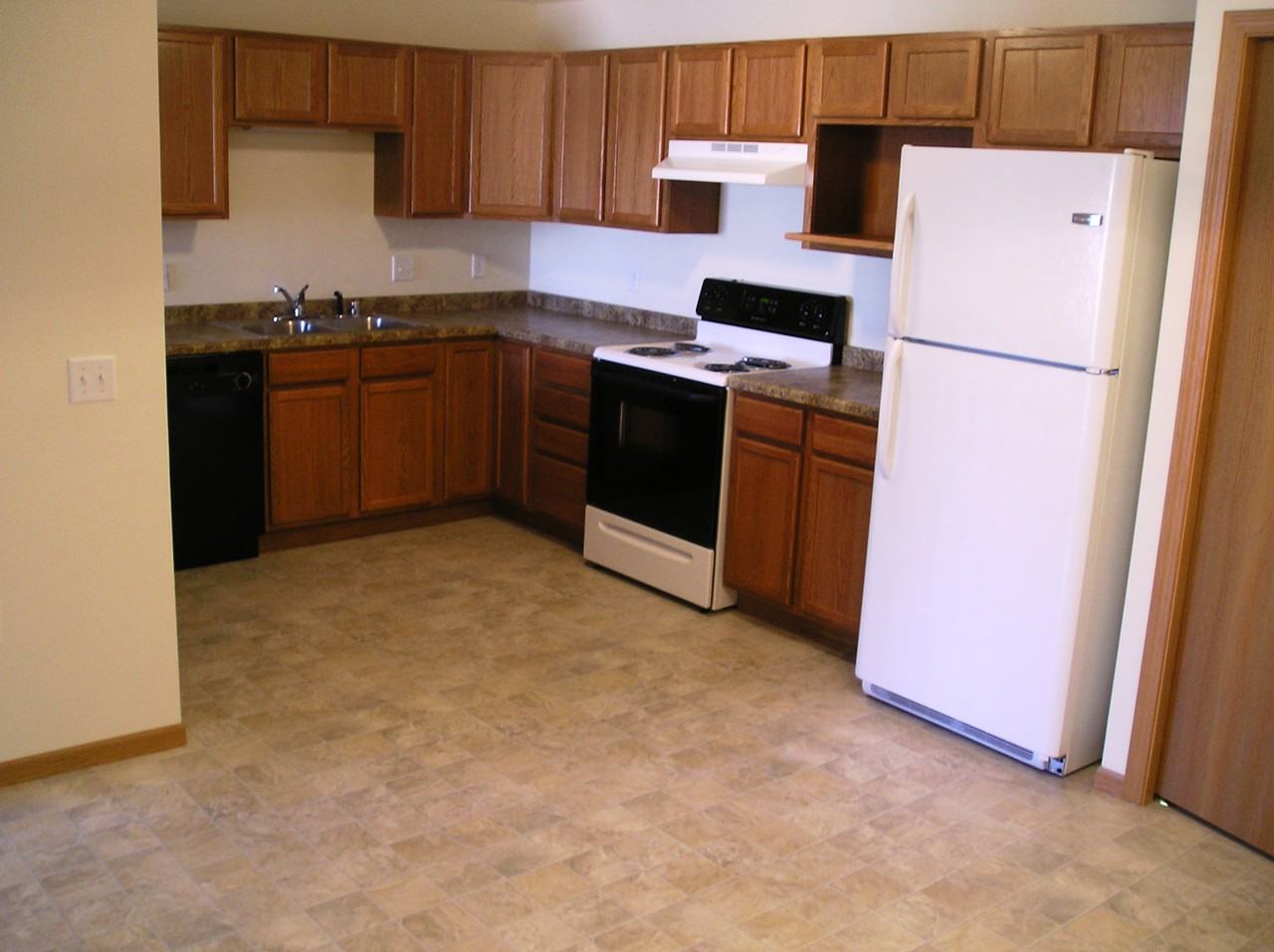 1521 Commonwealth Dr - Photo 4 of 12