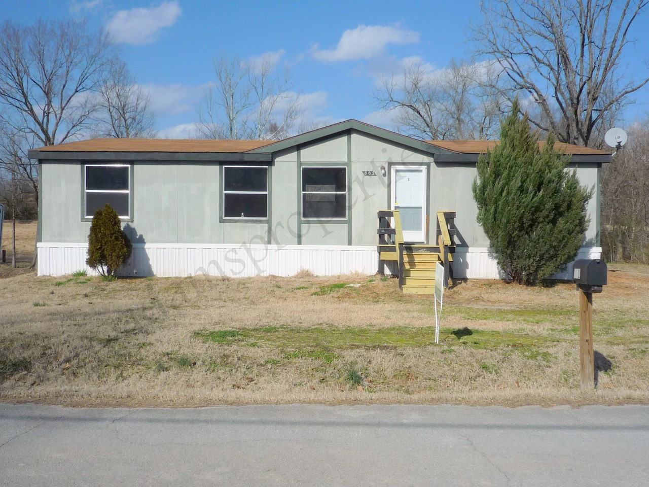 501 Girard St - Photo 2 of 11